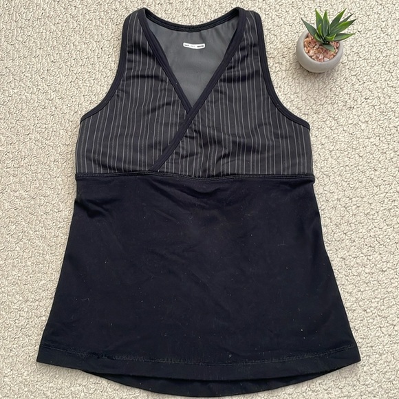 Lululemon deep v tank black with black and grey stripes - Picture 3 of 8
